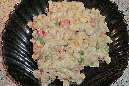 Bunter Nudelsalat gr&uuml;n-rot-gelb 2