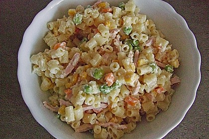Bunter Nudelsalat gr&uuml;n-rot-gelb 3
