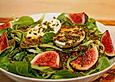 Marinierter B&uuml;ffelmozzarella auf Feldsalat mit Feigen