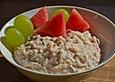 M&uuml;sli mit Joghurt und Fr&uuml;chten