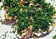 Crostini mit Gurken auf Schafsk&auml;secreme