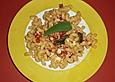 Pasta mit Salbei, getrockneten Tomaten und Feta