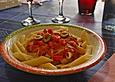 Vollkorn-Penne mit Tomaten-Olivensauce