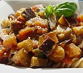 Zucchini-Auberginen So&szlig;e mit Nudeln (Bild)