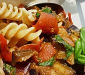 Zucchini-Auberginen So&szlig;e mit Nudeln (Bild)