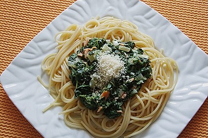 Pasta mit Spinat-Lachsso&szlig;e