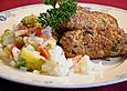 Albertos Hackfleischr&ouml;llchen mit lauwarmem Blumenkohl-Brokkolisalat