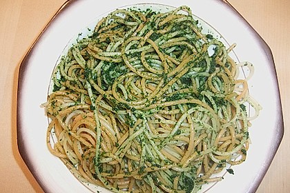 Zweierlei Spaghetti mit B&auml;rlauchpaste