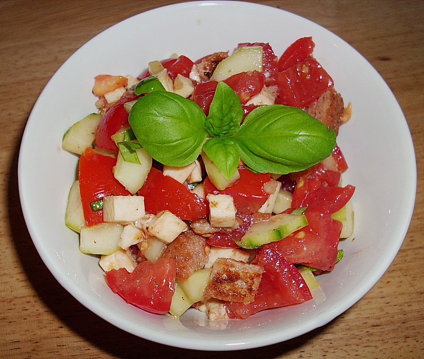 Italienischer Tomaten-Brotsalat mit Mozzarella (Rezept mit Bild ...