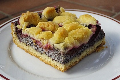 Zwetschgenkuchen mit Mohnquark + Butterstreuseln