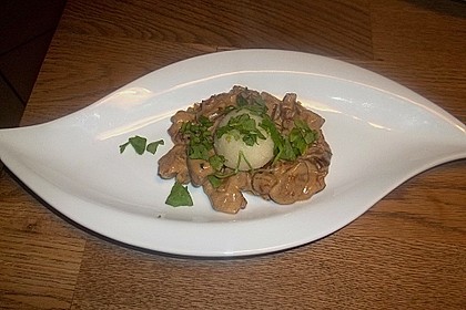 Walnusskn&ouml;del auf Steinpilzragout 2