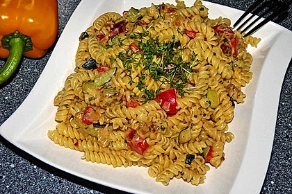 Zucchini-Paprika Nudeln 2