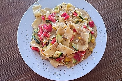 Zucchini-Paprika Nudeln 1