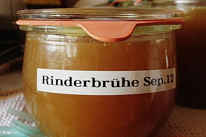 Rinderbr&uuml;he aus Knochen, Fleisch und Ochsenschwanz 2