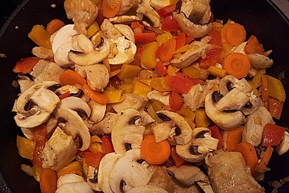 Cremiges Curry-Hühnchen mit Gemüse 24