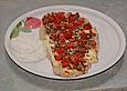 Flammkuchen mit Kr&auml;uter-Tomaten-Mischung