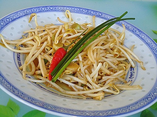 Sojasprossensalat mit Erdnusssauce (Rezept mit Bild) | Chefkoch.de