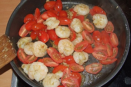 Feldsalat mit Garnelen und Tomaten 17