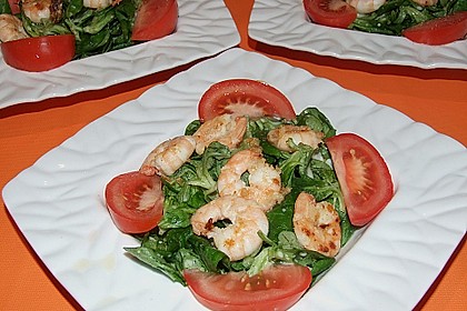 Feldsalat mit Garnelen und Tomaten 8