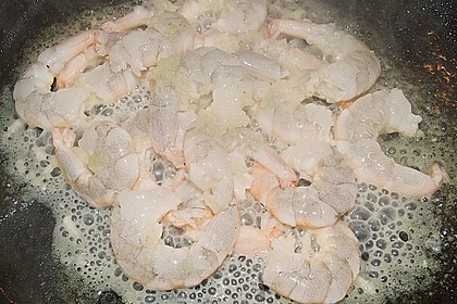 Feldsalat mit Garnelen und Tomaten 20