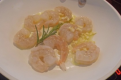 Feldsalat mit Garnelen und Tomaten 19
