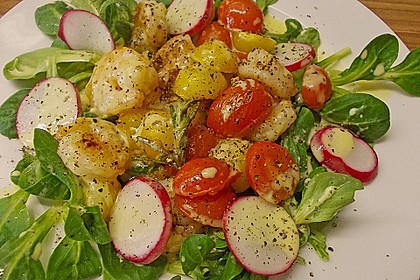Feldsalat mit Garnelen und Tomaten 12