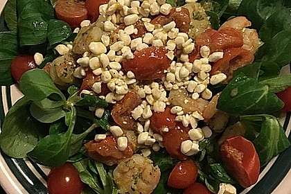Feldsalat mit Garnelen und Tomaten 6