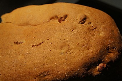 Br&ouml;tchen mit N&uuml;ssen, Kernen und Rosinen