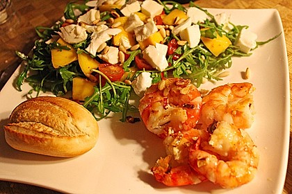 Mango-Mozzarella-Salat mit Rucola und Cocktailtomaten