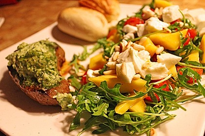 Mango-Mozzarella-Salat mit Rucola und Cocktailtomaten 1