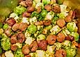 Steckr&uuml;ben-Rosenkohl Eintopf mit Maronen und Mettwurst