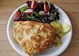 Wiener Schnitzel mit roh gebratenen Kartoffeln