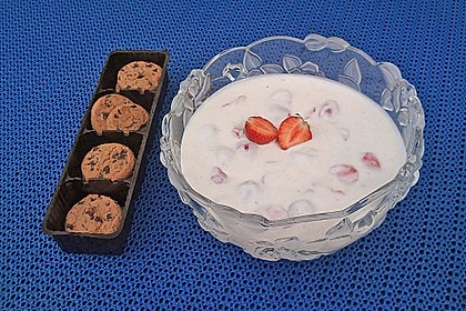 Erdbeer-Joghurt mit Cookies 1