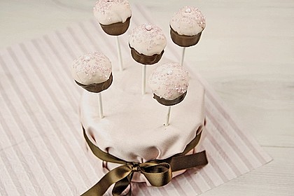 Chocolate Cupcake Cake Pops 1