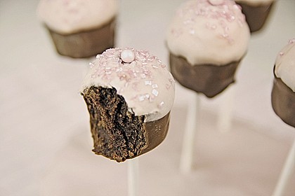 Chocolate Cupcake Cake Pops 2