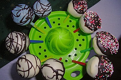Chocolate Cupcake Cake Pops 3