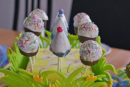 Chocolate Cupcake Cake Pops 11