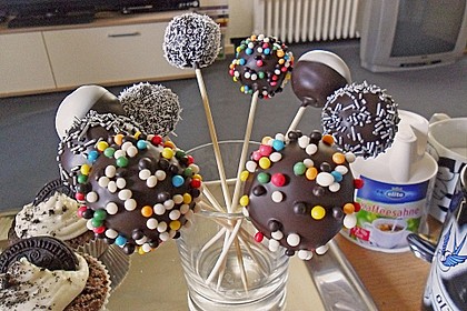 Chocolate Cupcake Cake Pops 12