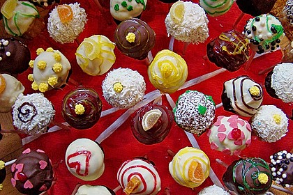 Chocolate Cupcake Cake Pops 13