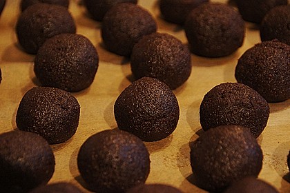Chocolate Cupcake Cake Pops 16