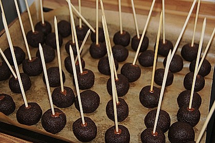 Chocolate Cupcake Cake Pops 17