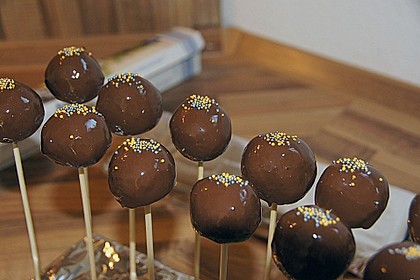 Chocolate Cupcake Cake Pops 18