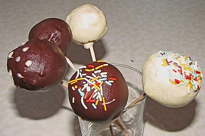 Chocolate Cupcake Cake Pops 20