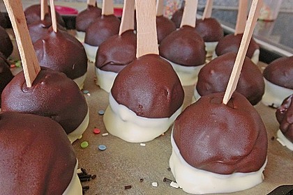 Chocolate Cupcake Cake Pops 21