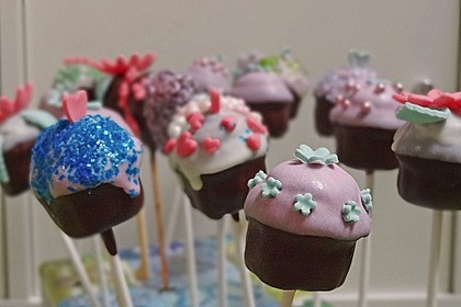 Chocolate Cupcake Cake Pops 22