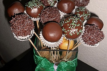 Chocolate Cupcake Cake Pops 24