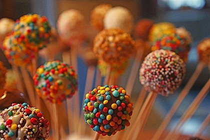 Chocolate Cupcake Cake Pops 33