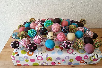 Chocolate Cupcake Cake Pops 34