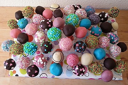 Chocolate Cupcake Cake Pops 35