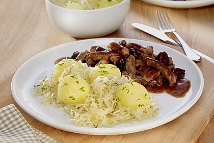 Geschnetzeltes mit kleinen Kl&ouml;&szlig;en